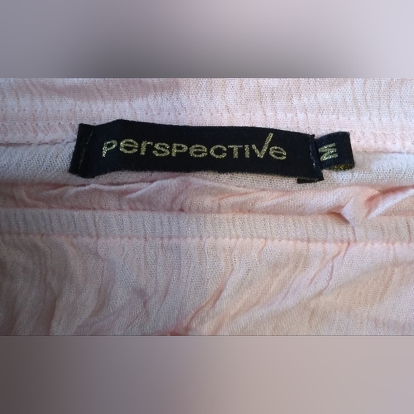 Perspective Super cute top! Light blush pink color with ruffles & crochet lace - Picture 3 of 8